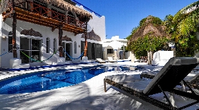 Degrading Home in front of the sea in Akumal  for sale