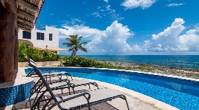 Luxurious sea front villa For Sale in Akumal