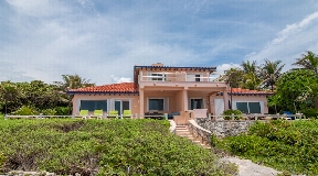 Amazing sea front villa in Puerto Aventuras