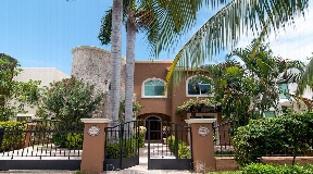Wonderful luxurious villa in Playacar for sale