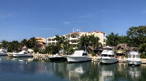 Frontline condominium lot for Sale in Puerto Aventuras